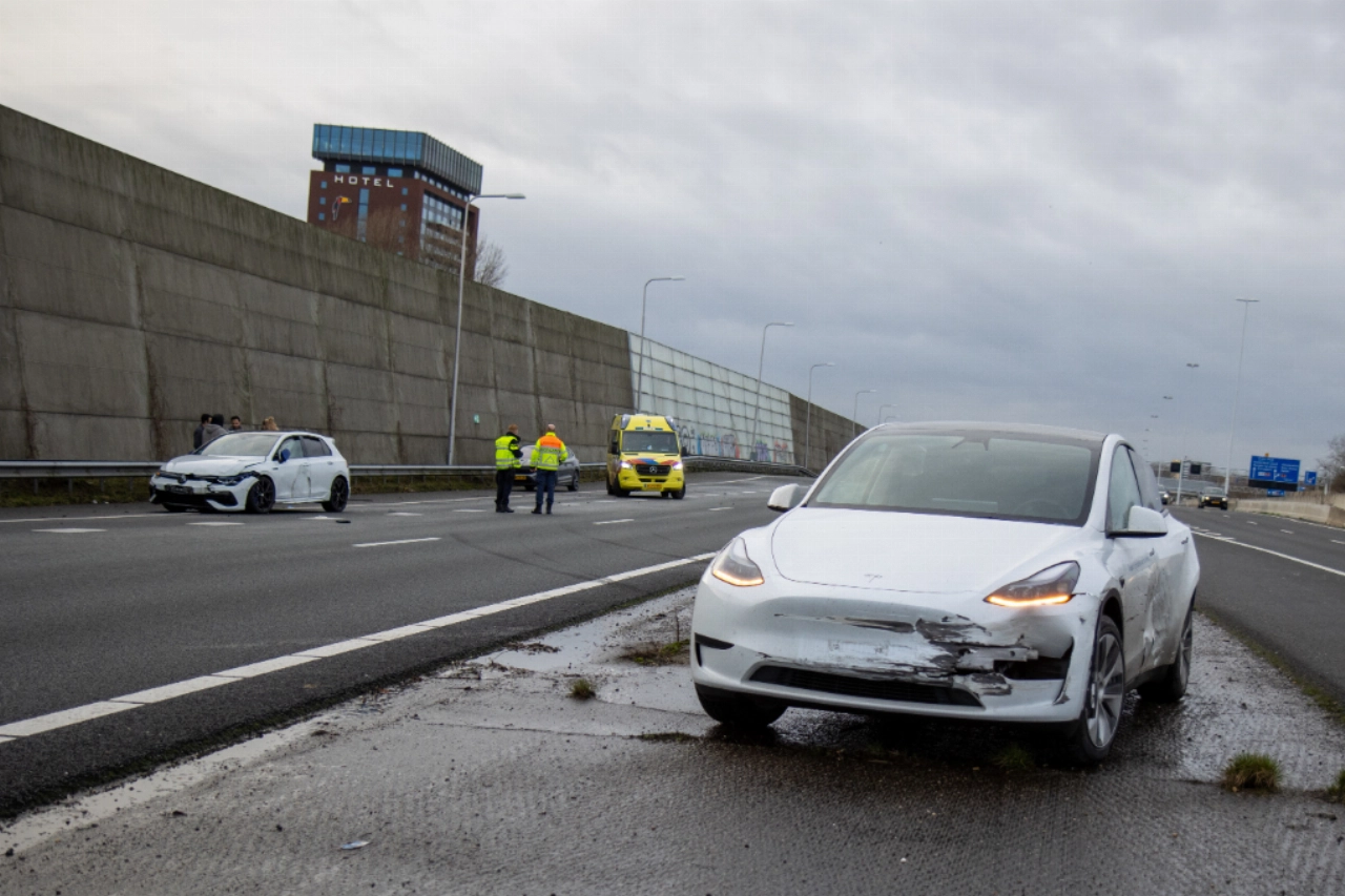 Roekeloze automobilist veroorzaakt aanrijding en vlucht